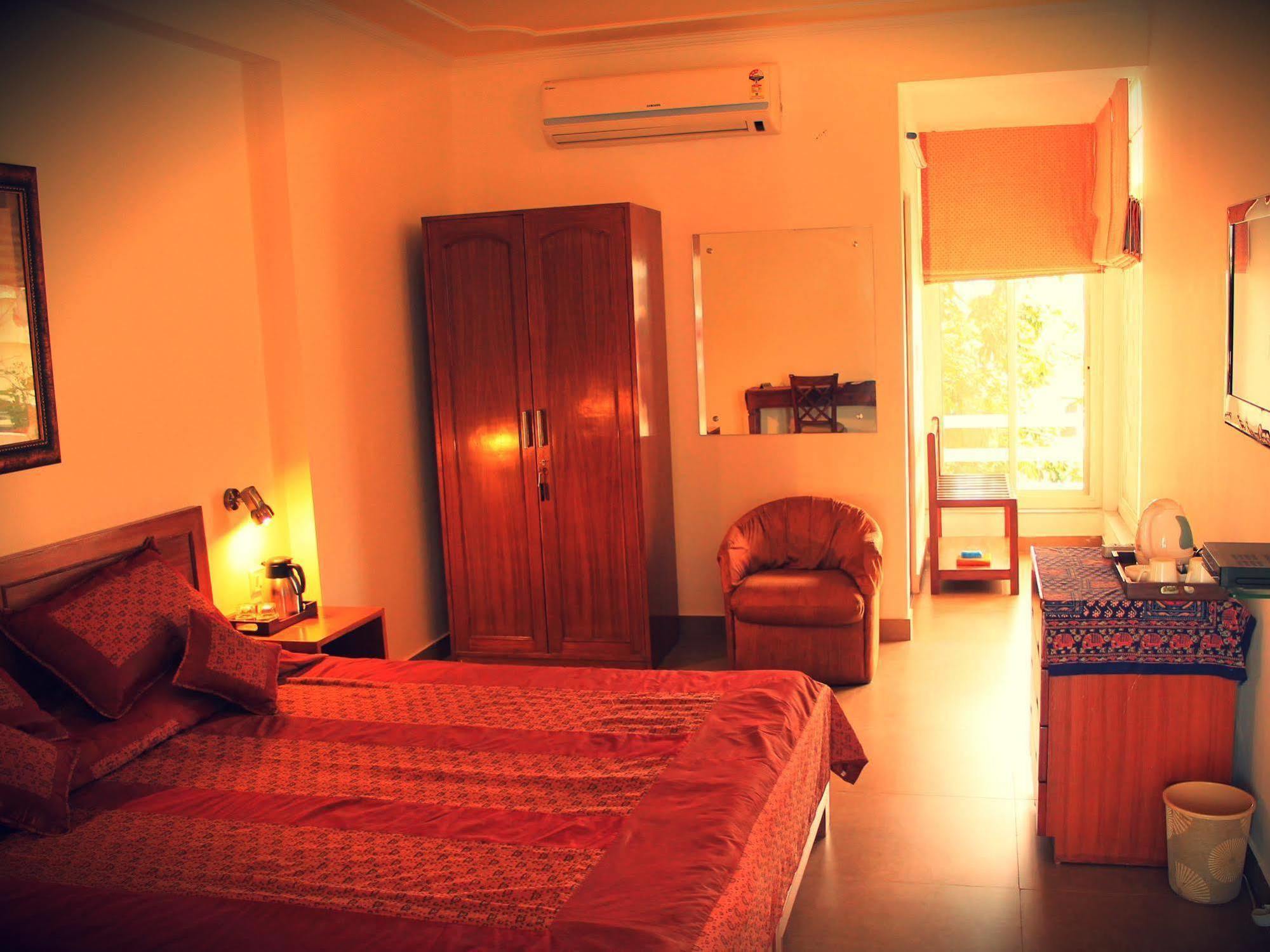 Giri Homestay By Vista Rooms Jaipur Exteriör bild