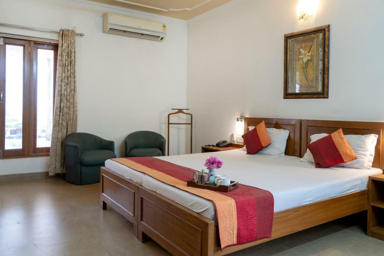 Giri Homestay By Vista Rooms Jaipur Exteriör bild