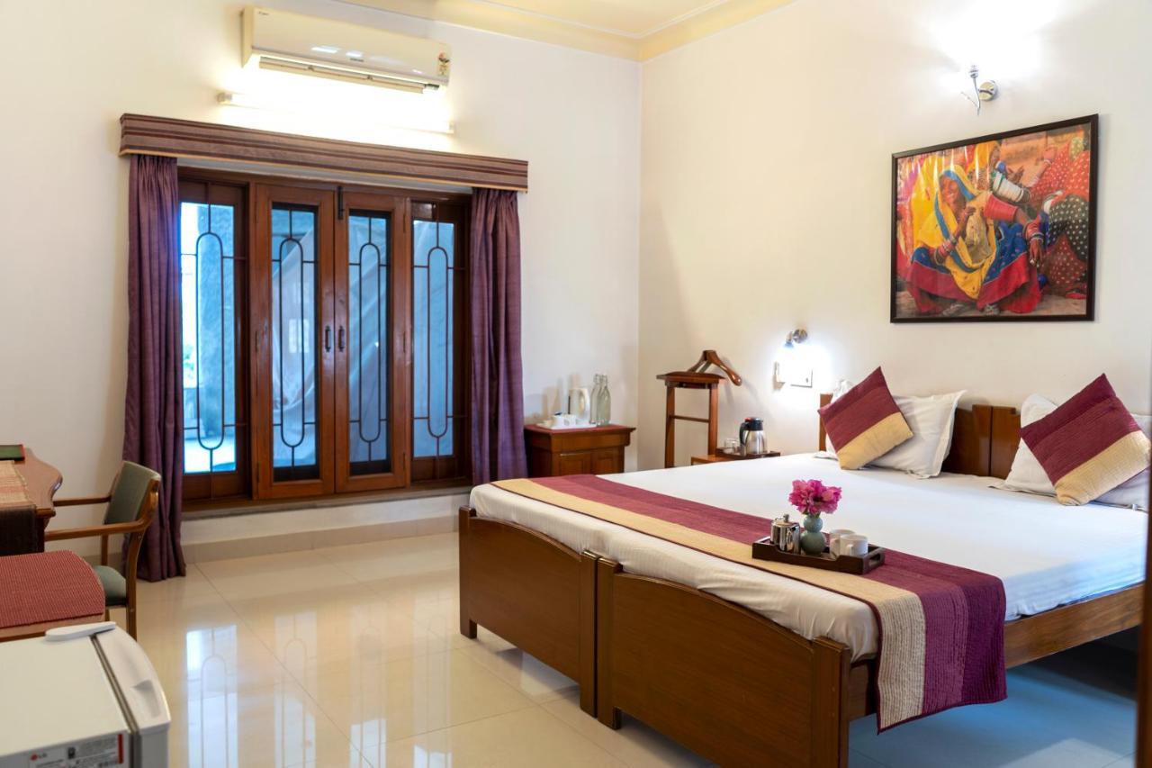 Giri Homestay By Vista Rooms Jaipur Exteriör bild